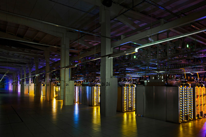 文件:Inside-google-data-centre-02.jpg